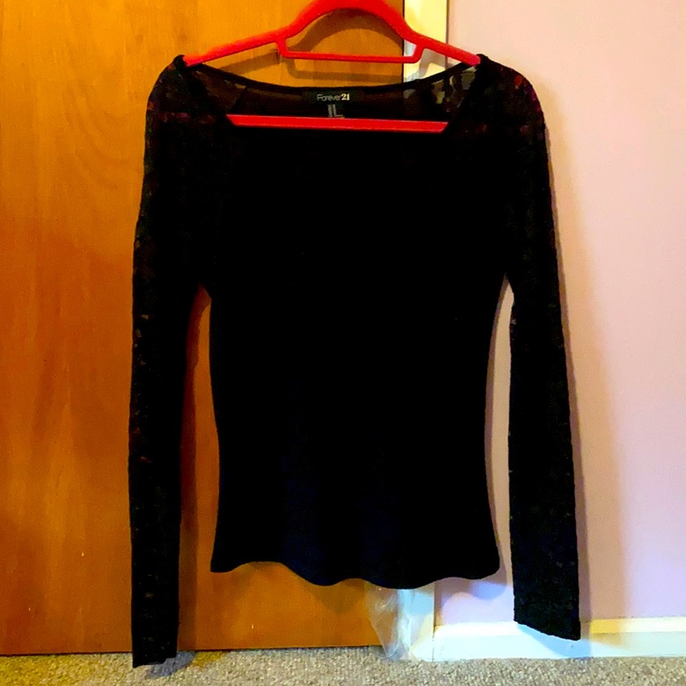 💗2 FOR $10 SALE💗 Black Forever 21 shirt with lace sleeves